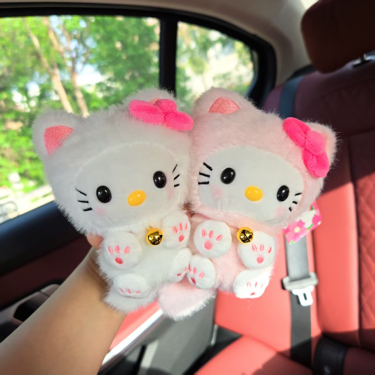 قلادة هالو كيتي اللطيفة على شك - مراجعة Car Accessories For Decoration وسعره